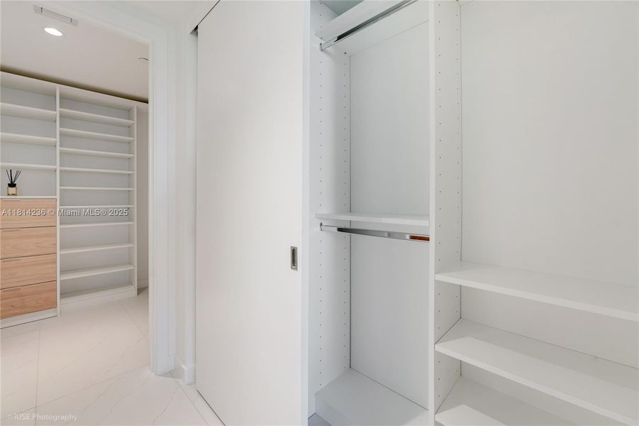 Spacious, unfurnished interior of a new home in , Bay Harbor Islands (Image 15).