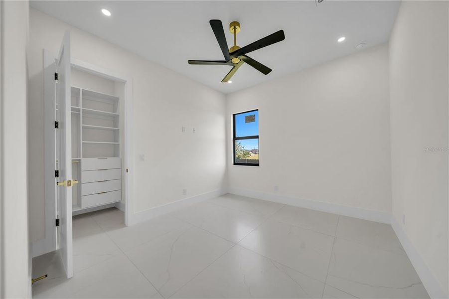 Spacious, unfurnished interior of a new home in , Cape Coral (Image 30).