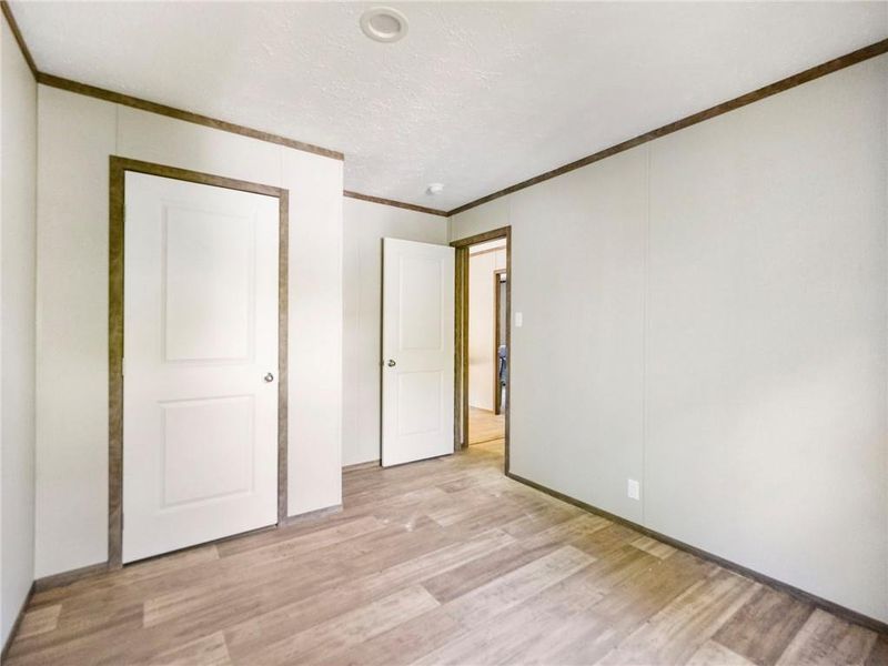 Spacious, unfurnished interior of a new home in , Clarkesville (Image 18).
