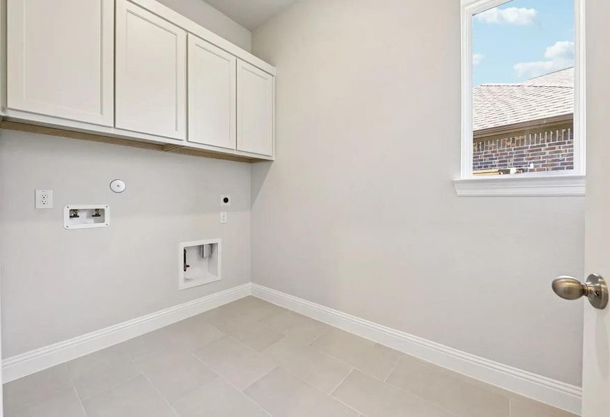 Spacious, unfurnished interior of a new home in Evergreen 50', Conroe (Image 9).