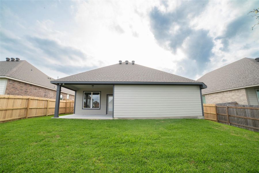 Exterior details and patio area of a home in , Brenham (Image 20).