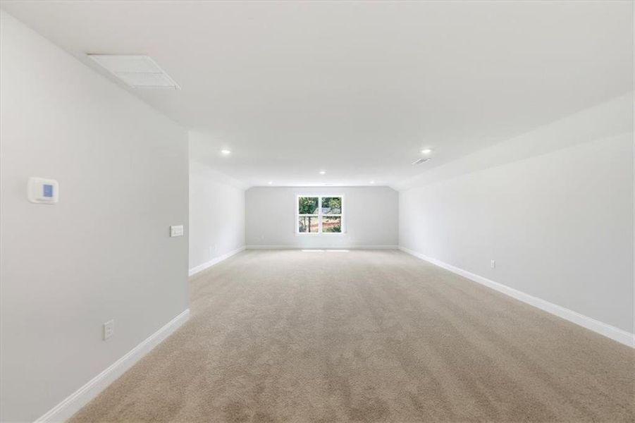Spacious, unfurnished interior of a new home in Tuscany Hills, Douglasville (Image 23).