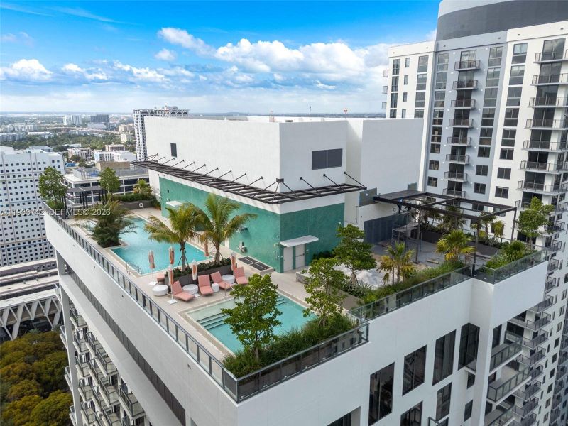 Condo located in Miami, FL showcasing its design and architecture (Image 20).