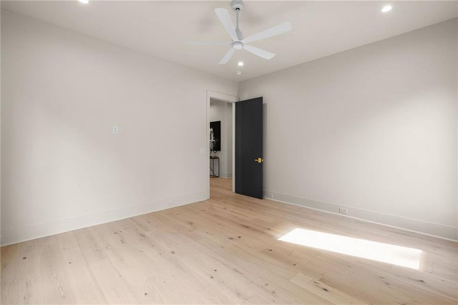 Spacious, unfurnished interior of a new home in , Atlanta (Image 27).