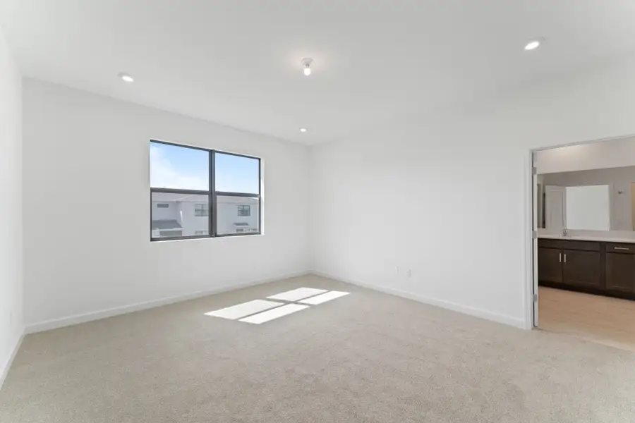 Spacious, unfurnished interior of a new home in Tradition, Port St. Lucie (Image 8). Spacious, unfurnished interior of a new home in Tradition, Port St. Lucie (Image 8).