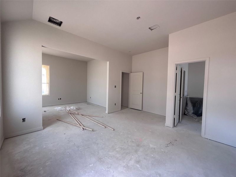 Spacious, unfurnished interior of a new home in The Colony 50s, Cedar Creek (Image 19).
