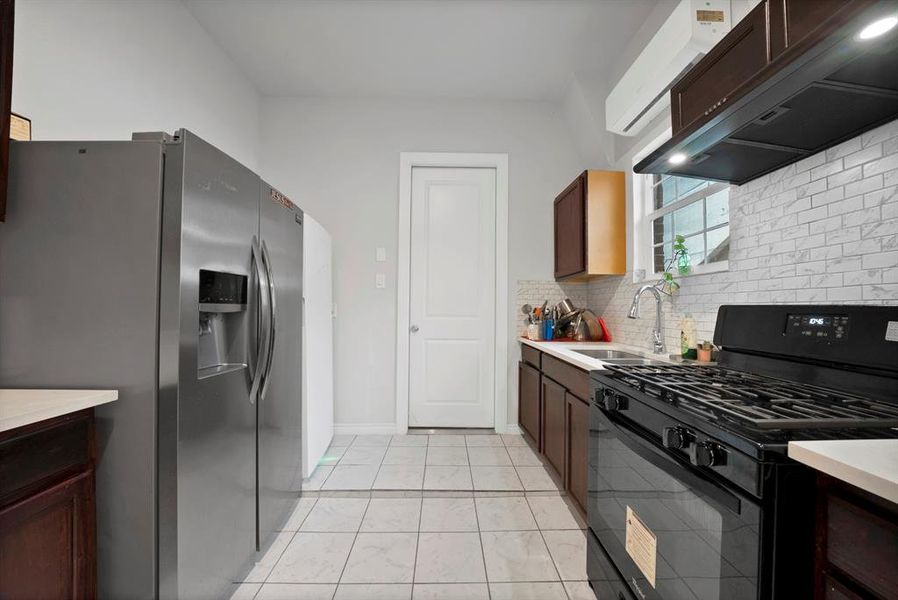 Furnished interior view inside a new home in , Fate (Image 14).