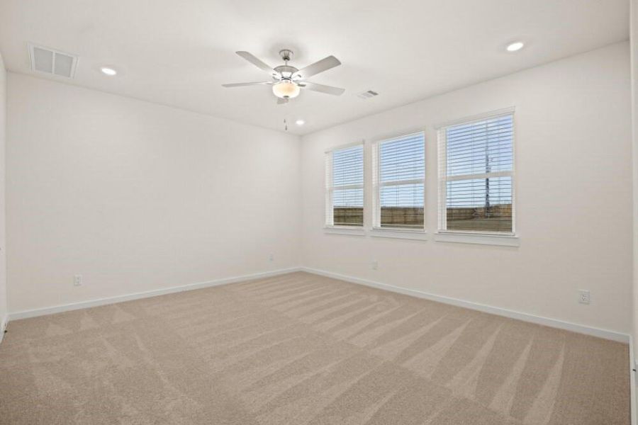 Spacious, unfurnished interior of a new home in Creekhaven, Iowa Colony (Image 19).
