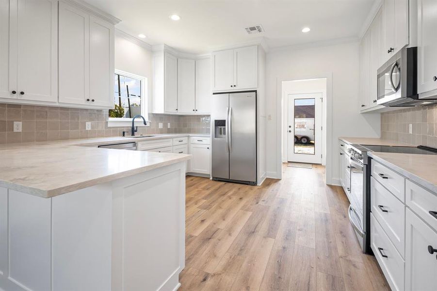 Furnished interior view inside a new home in , Sulphur Springs (Image 8).