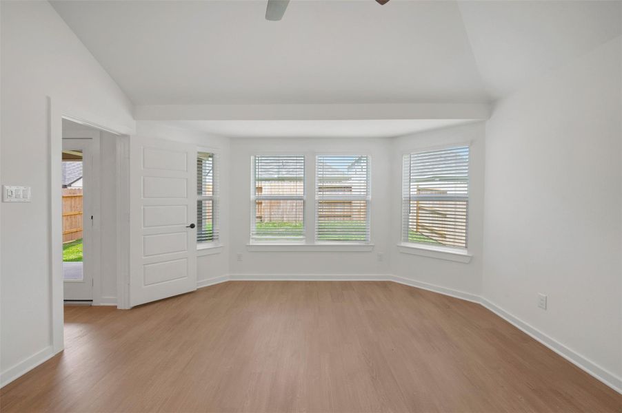 Spacious, unfurnished interior of a new home in Summerview, Fulshear (Image 28).