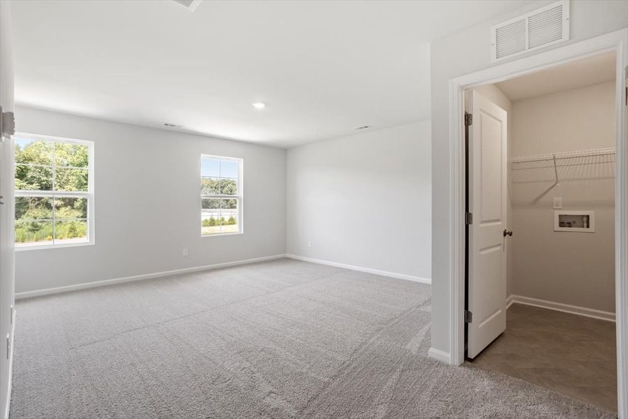 Spacious, unfurnished interior of a new home in Cambridge Reserve, Angier (Image 28).