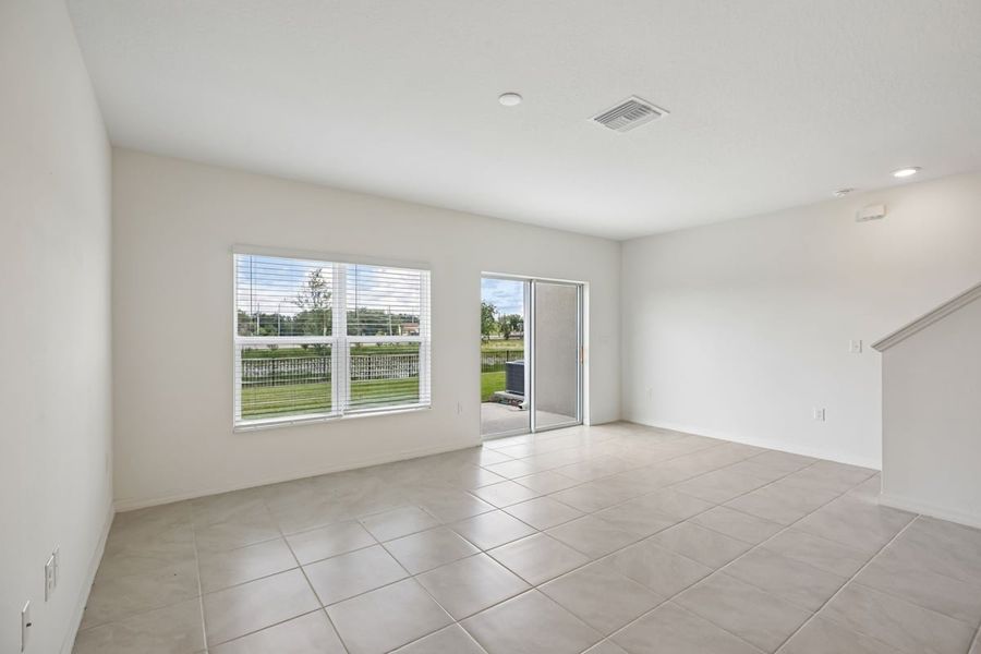 Spacious, unfurnished interior of a new home in Reserve at Forest Lake Townhomes, Lake Wales (Image 12).