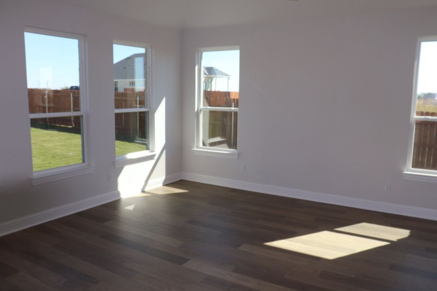 Spacious, unfurnished interior of a new home in Bull Hide Estates, Hewitt (Image 15).