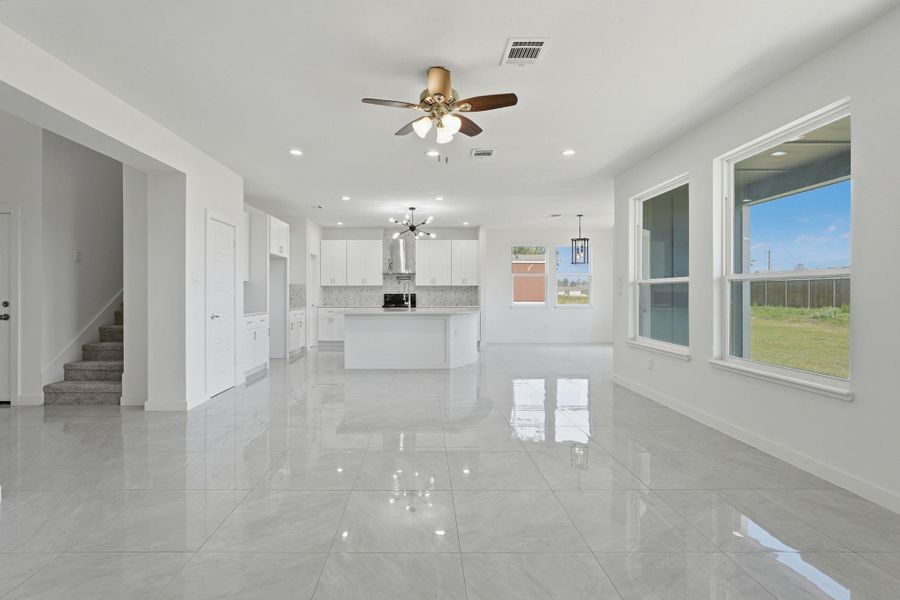 Spacious, unfurnished interior of a new home in , Conroe (Image 34).