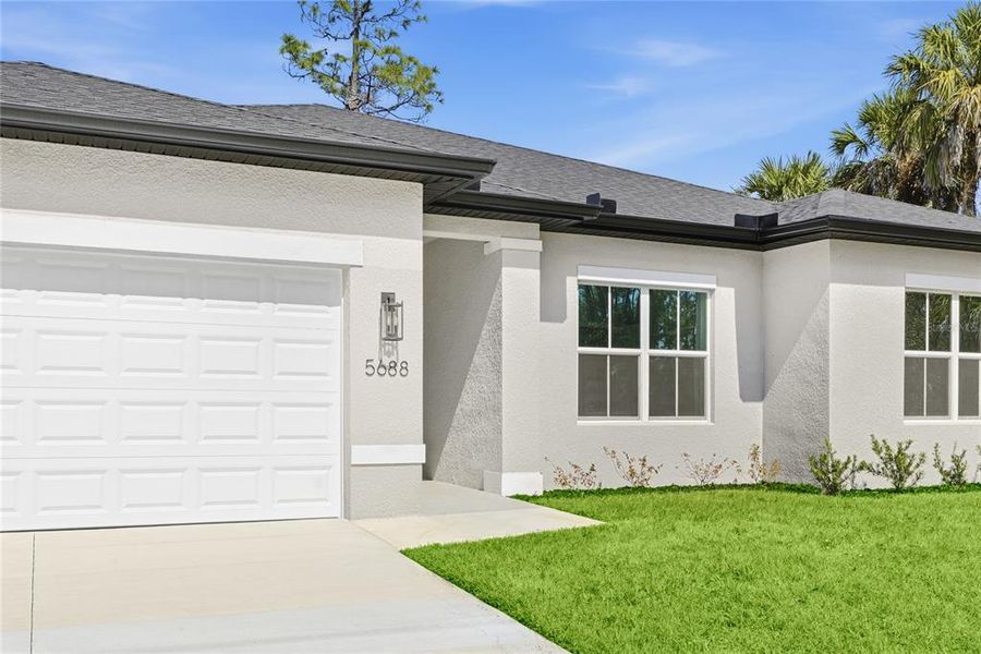 Exterior details and patio area of a home in , North Port (Image 4).