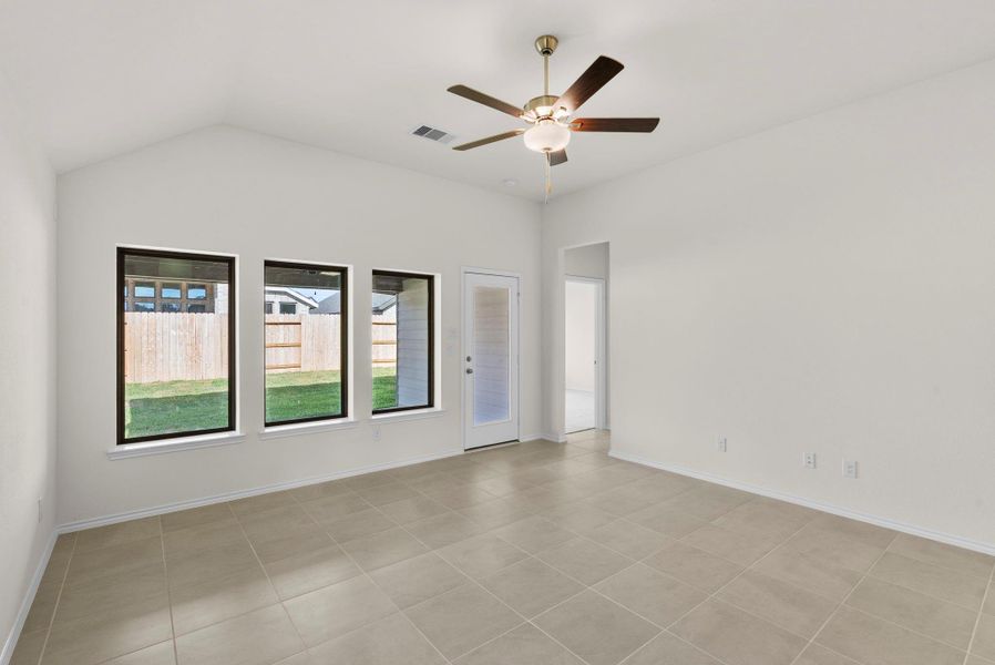 Spacious, unfurnished interior of a new home in Grand Central Park, Conroe (Image 16).