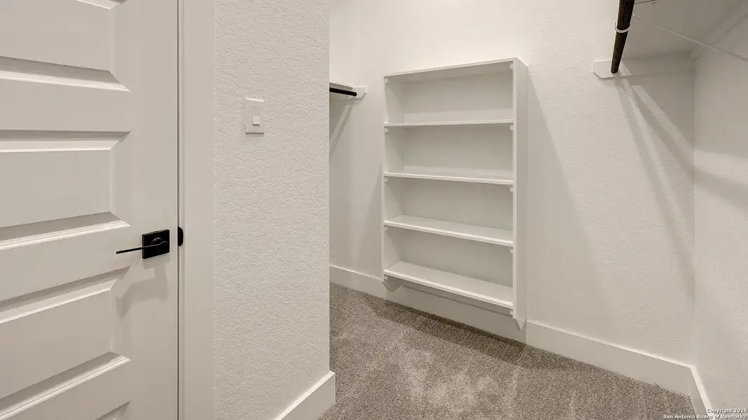 Spacious, unfurnished interior of a new home in Haby Hill 60', San Antonio (Image 15). Spacious, unfurnished interior of a new home in Haby Hill 60', San Antonio (Image 15).