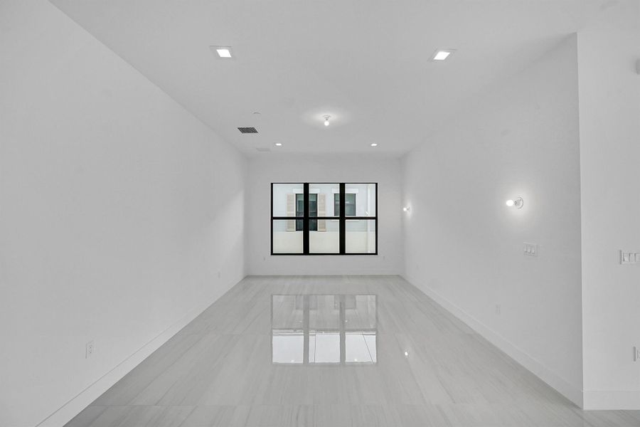 Spacious, unfurnished interior of a new home in Apex at Avenir, Palm Beach Gardens (Image 42).