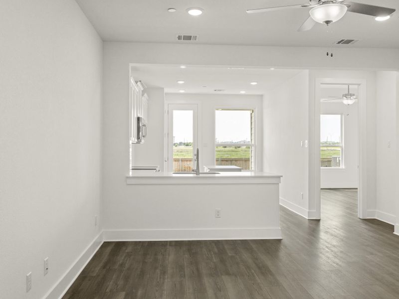 Spacious, unfurnished interior of a new home in Avery Centre, Round Rock (Image 14).