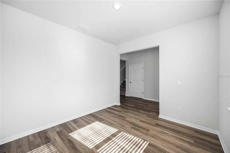 Spacious, unfurnished interior of a new home in Coddington, Bradenton (Image 18).