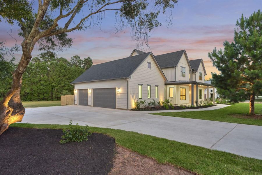 Pull up the long drive and feel the difference — this is what space and craftsmanship look like together. Welcome home! Pull up the long drive and feel the difference — this is what space and craftsmanship look like together. Welcome home!