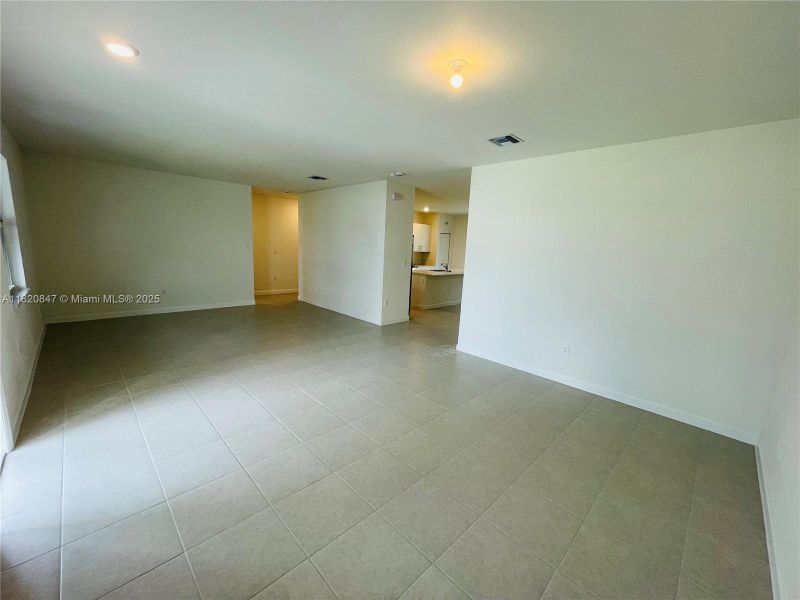 Spacious, unfurnished interior of a new home in , Homestead (Image 22).