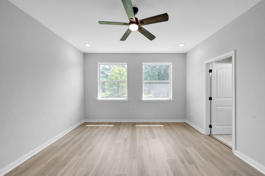 Spacious, unfurnished interior of a new home in , Willis (Image 23).