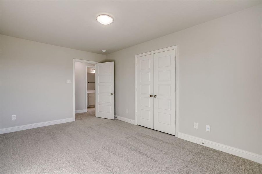 Spacious, unfurnished interior of a new home in Knight's Landing on Eden Road, Arlington (Image 32).