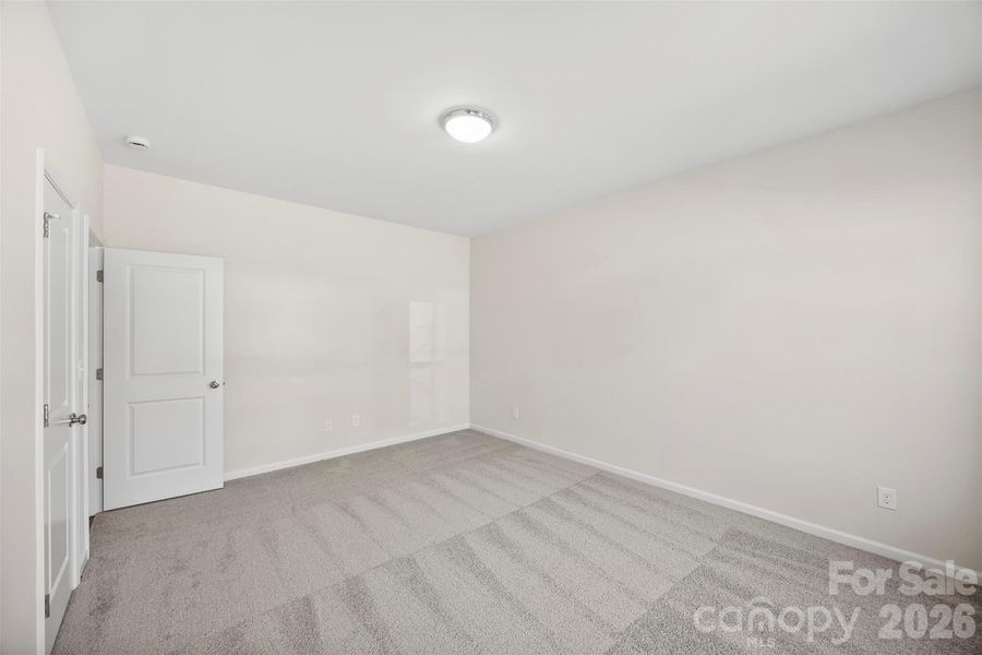 Spacious, unfurnished interior of a new home in , Kings Mountain (Image 31).