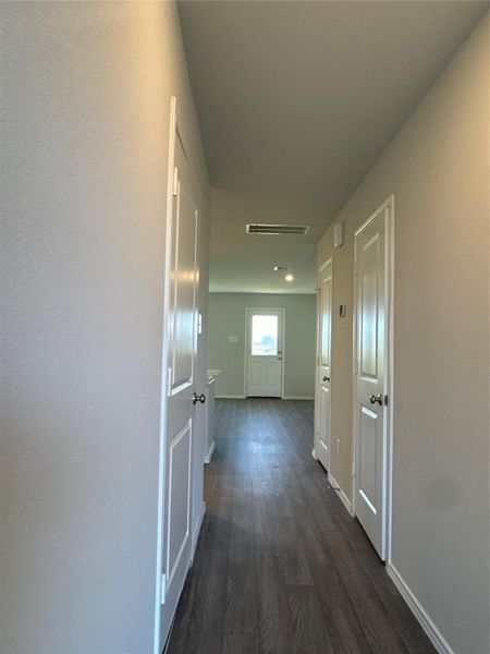 Spacious, unfurnished interior of a new home in Santa Fe, Cleveland (Image 19).