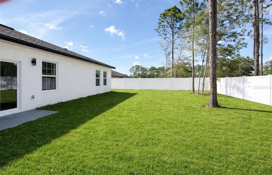 Exterior details and patio area of a home in , Citrus Springs (Image 25).