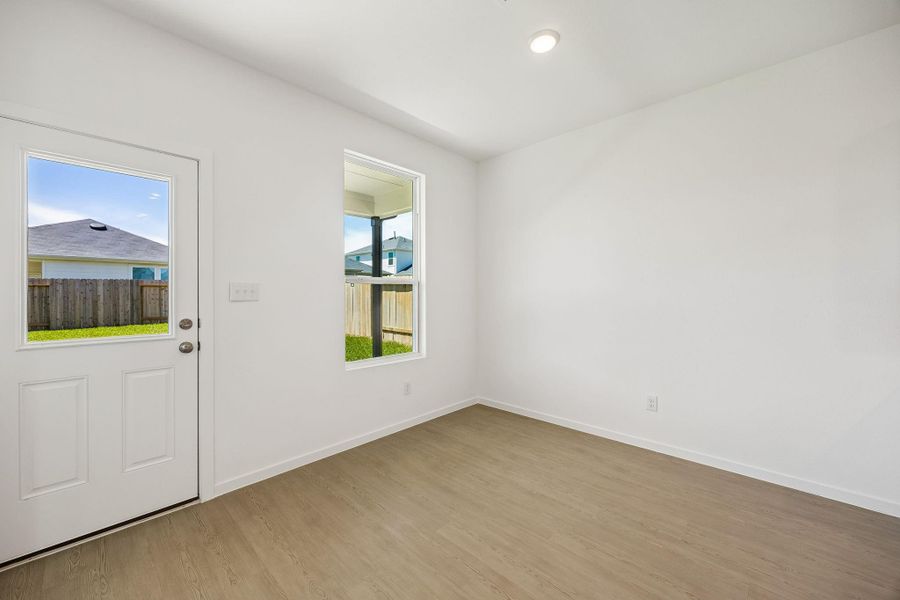 Spacious, unfurnished interior of a new home in Montgomery Bend, Montgomery (Image 21).