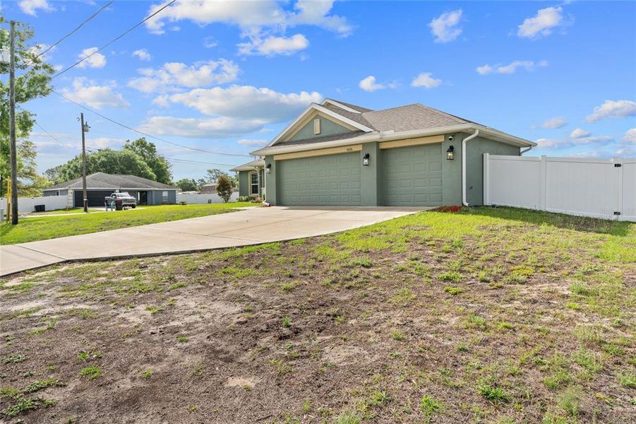 Exterior details and patio area of a home in Orange Blossom Hills, Summerfield (Image 28).