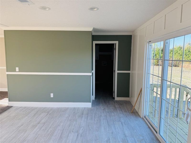Spacious, unfurnished interior of a new home in , Live Oak (Image 7).