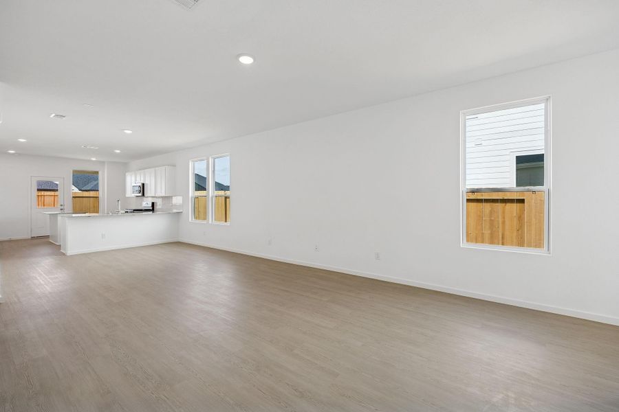 Spacious, unfurnished interior of a new home in Montgomery Bend, Montgomery (Image 25).