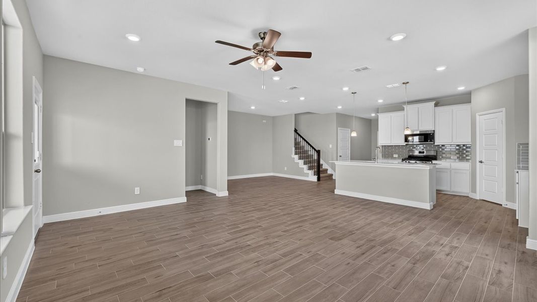 Representative unfurnished interior of a home built from the Glenwood by D.R. Horton in Bluestem, Rhome (Image 13).