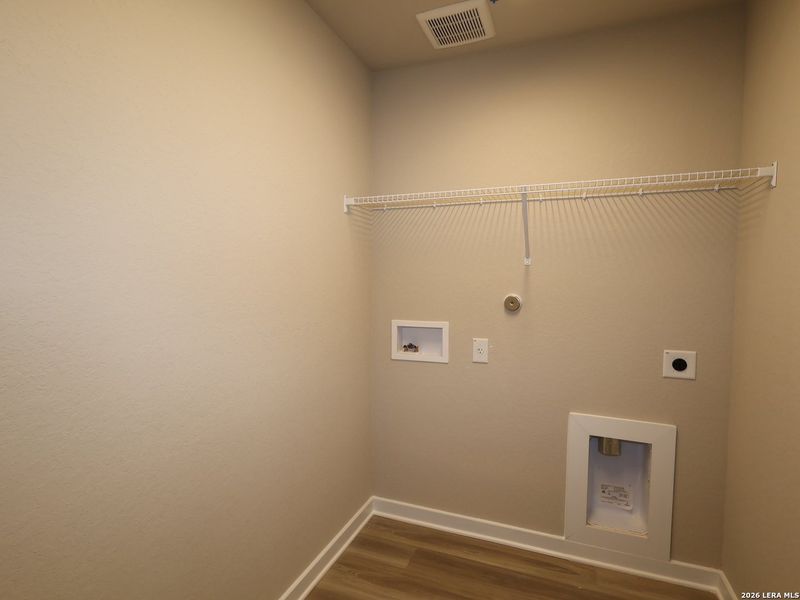 Spacious, unfurnished interior of a new home in Cinco Lakes, San Antonio (Image 34).