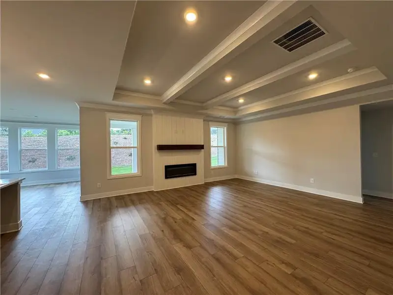 Spacious, unfurnished interior of a new home in Rosewood Lake Preserve, Hoschton (Image 12).