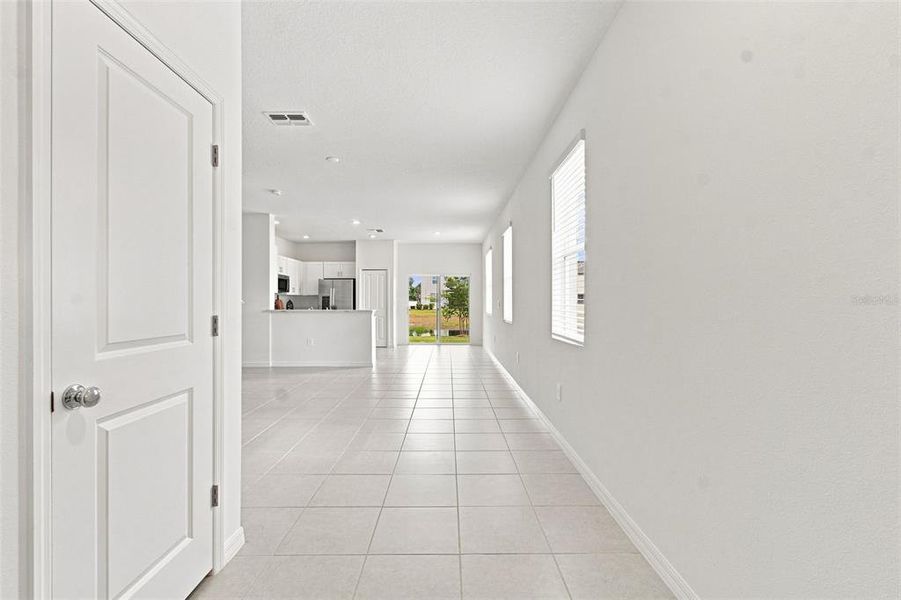 Spacious, unfurnished interior of a new home in , Zephyrhills (Image 12).