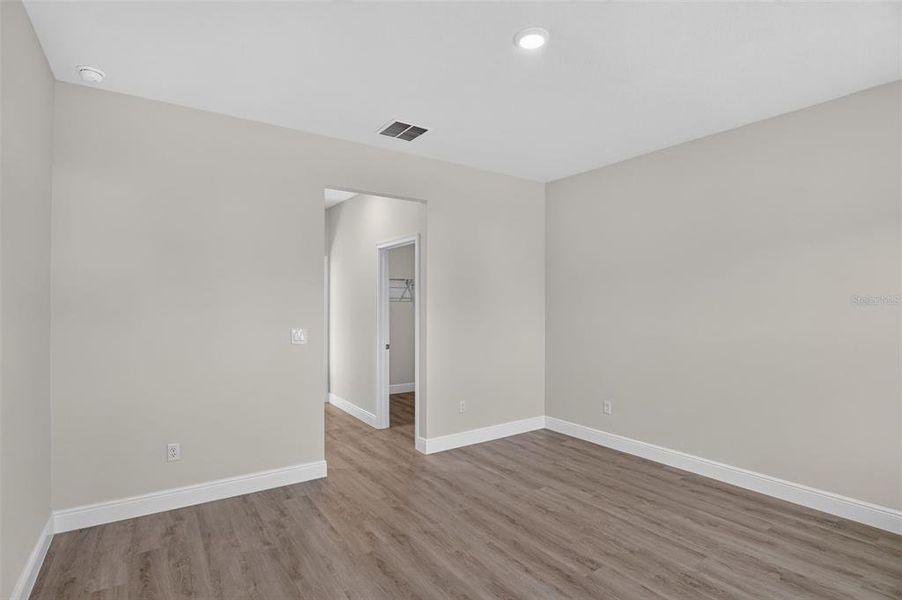 Spacious, unfurnished interior of a new home in , Ocala (Image 25).