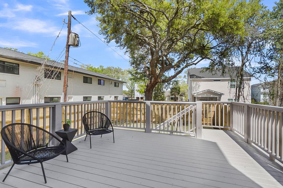 Exterior details and patio area of a home in , North Charleston (Image 3).