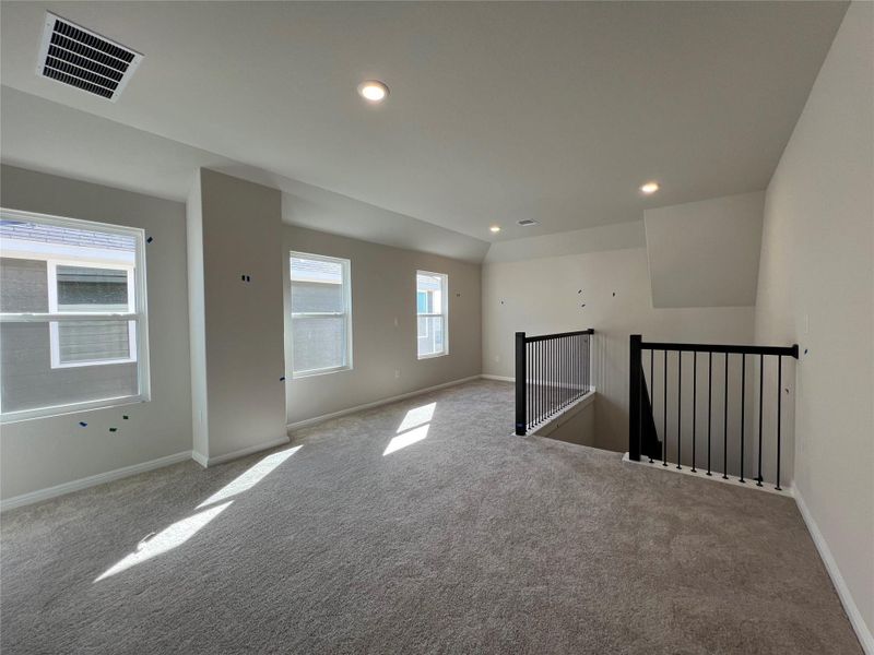 Spacious, unfurnished interior of a new home in Rolling Glen, Hutto (Image 33).