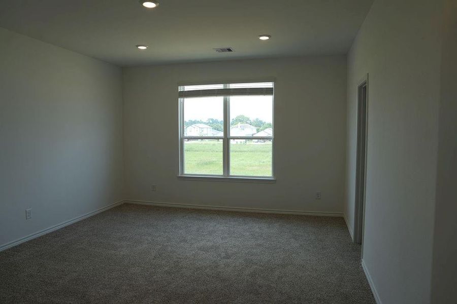 Spacious, unfurnished interior of a new home in , Dayton (Image 14).