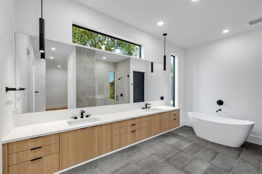 Furnished interior view inside a new home in , Farmers Branch (Image 17).