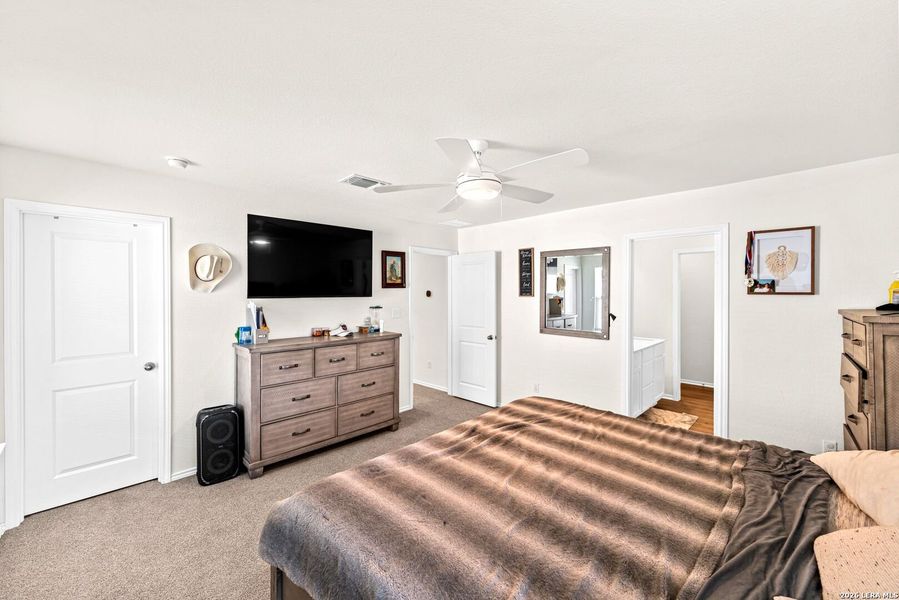 Furnished interior view inside a new home in Berry Springs, Georgetown (Image 34).