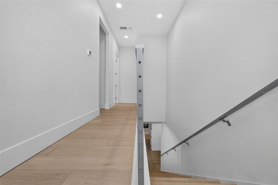 Spacious, unfurnished interior of a new home in , Sarasota (Image 24).