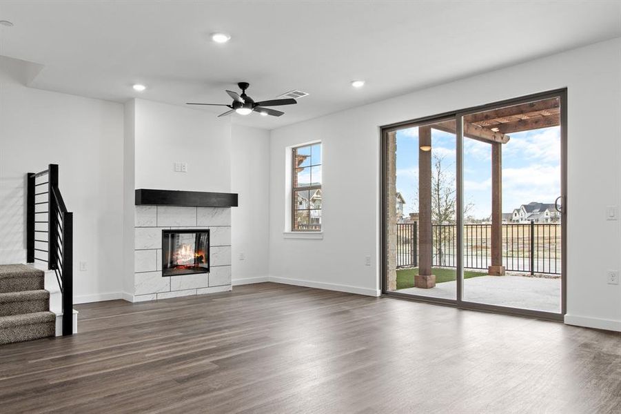 007-1232Armstrong-TheColony-TX-75056-Living.jpg-FULL