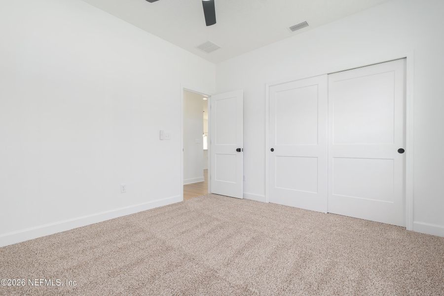 Spacious, unfurnished interior of a new home in , Middleburg (Image 8).