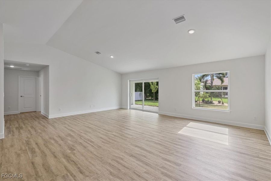 Spacious, unfurnished interior of a new home in Cape Coral, Cape Coral (Image 16).