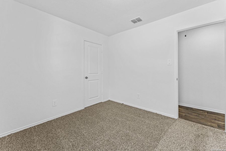 Spacious, unfurnished interior of a new home in Avenida, Converse (Image 13).